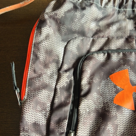 Unisex Under Armour sackpack. Lots of storage. Brown camouflage Great condition - Picture 8 of 11